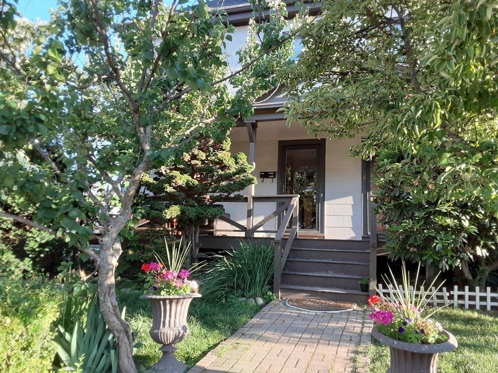 4 Sharon Ave - Photo 1