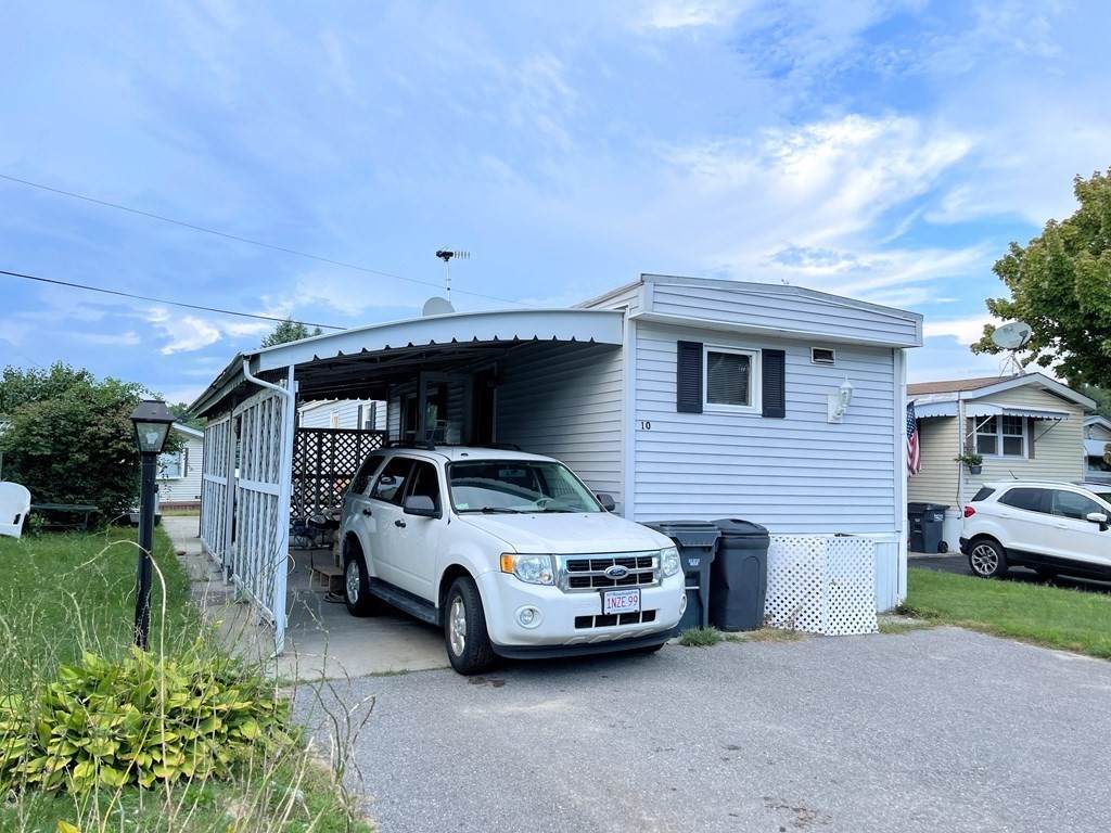 556 Central St - Photo 1