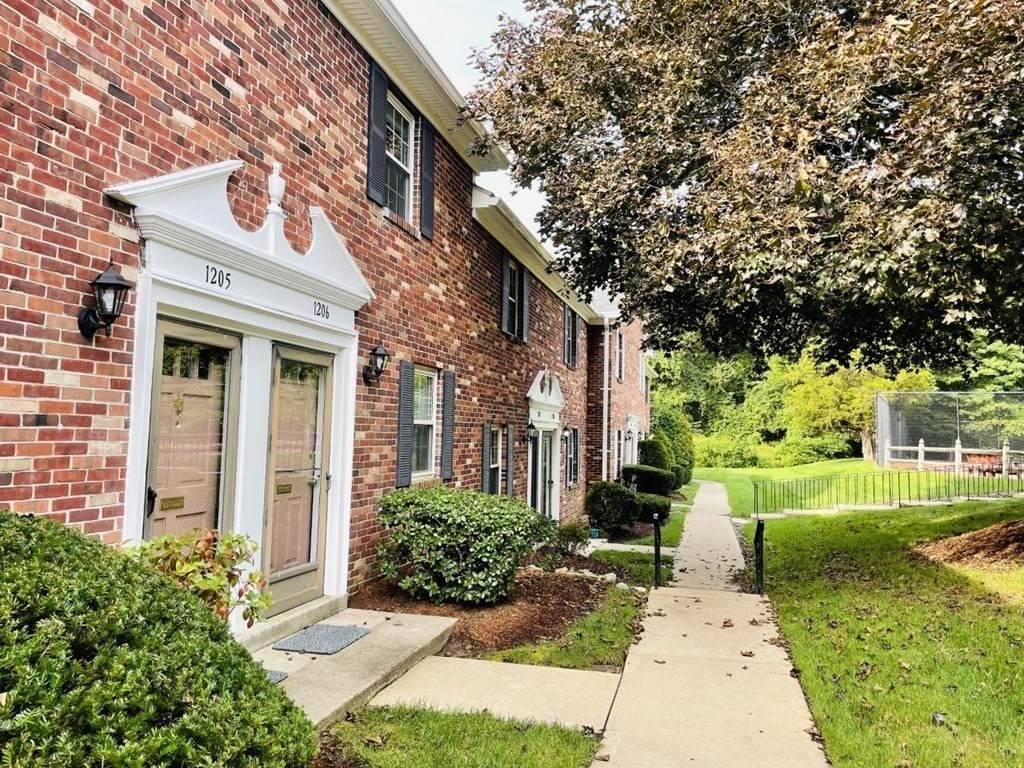1206 Windsor Dr - Photo 1
