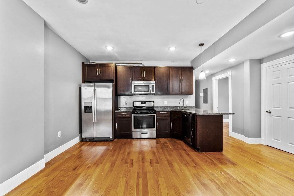 113 Hancock St - Photo 1