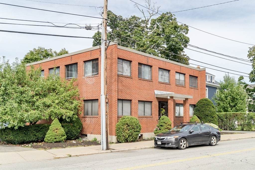 505 Waltham Street - Photo 1