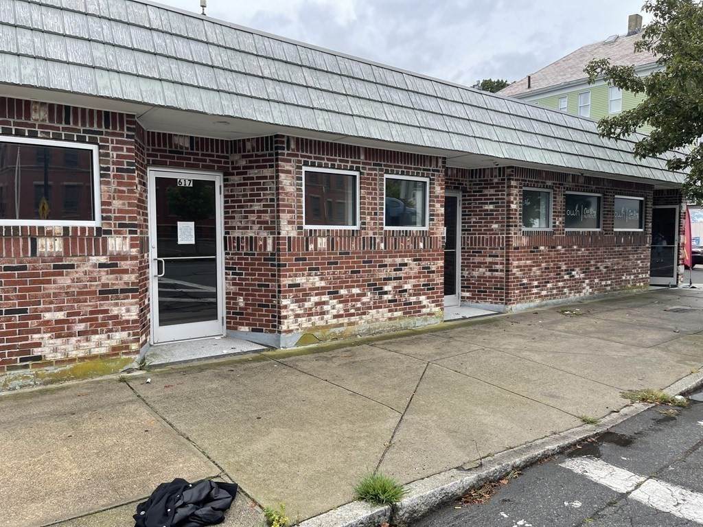 623 Brock Ave - Photo 1