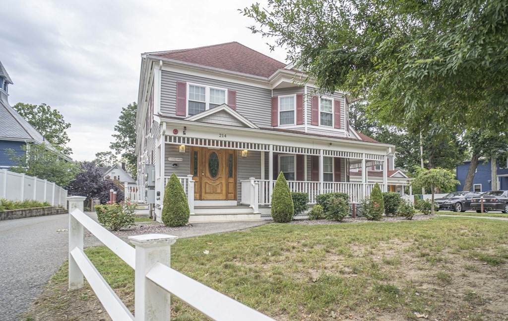 214 W Elm St - Photo 1