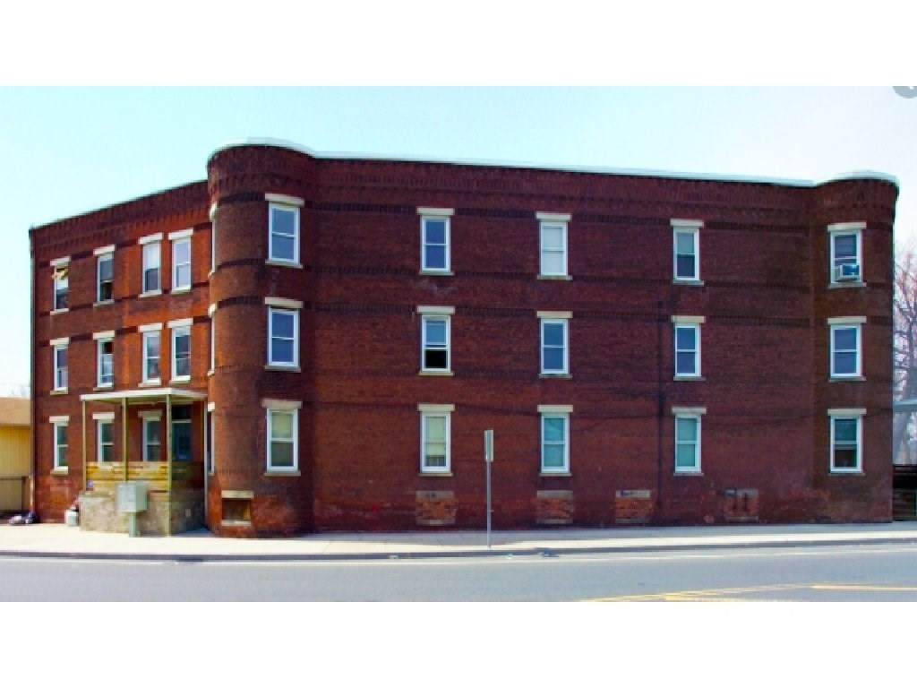 1060 Chicopee St - Photo 1
