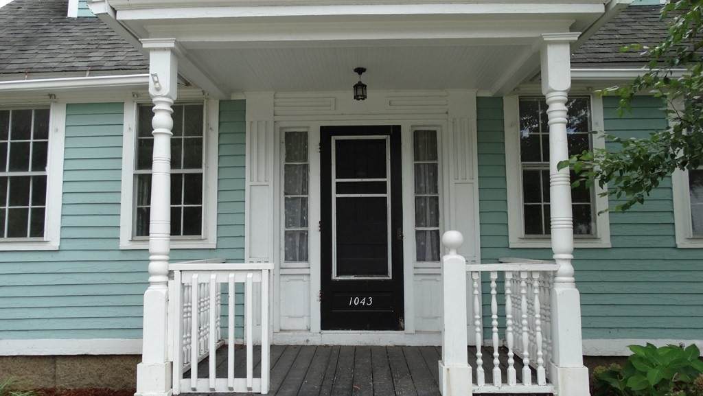 1043 West St - Photo 1