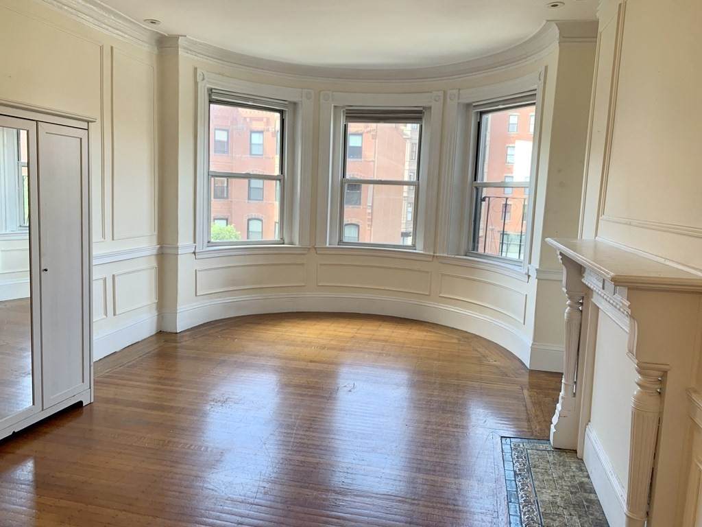 154 Newbury St - Photo 1