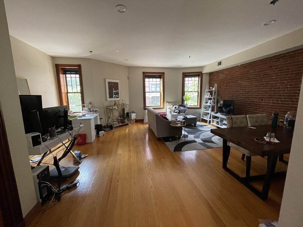 286 Columbus - Photo 1