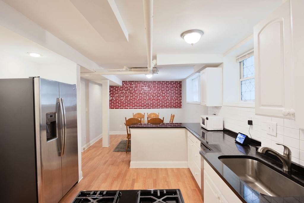 318 Summit Ave - Photo 1
