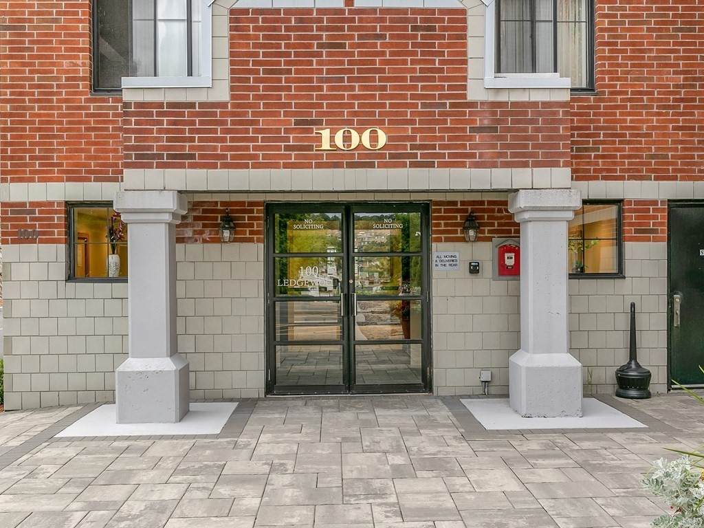 100 Ledgewood Dr - Photo 1