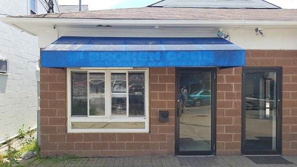 569 Main St - Photo 1