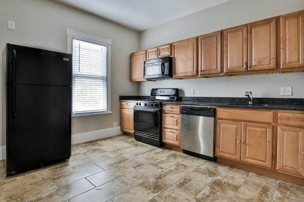 132 Chelsea - Photo 1