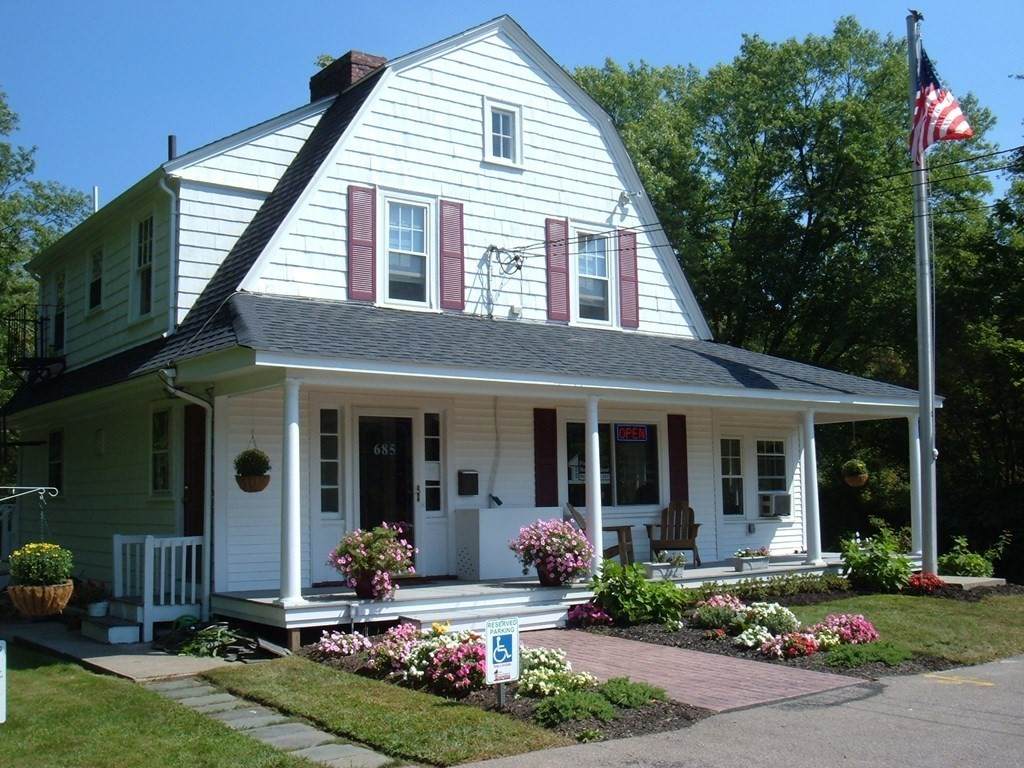 685 South - Photo 1