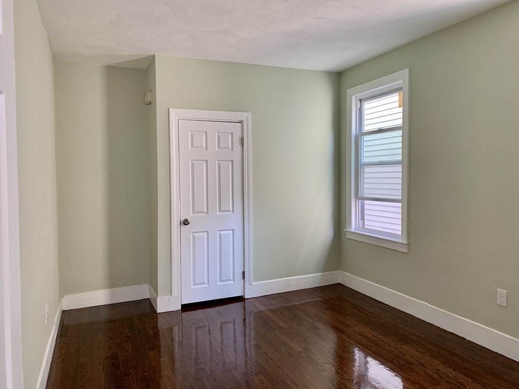 77 Falcon St - Photo 1