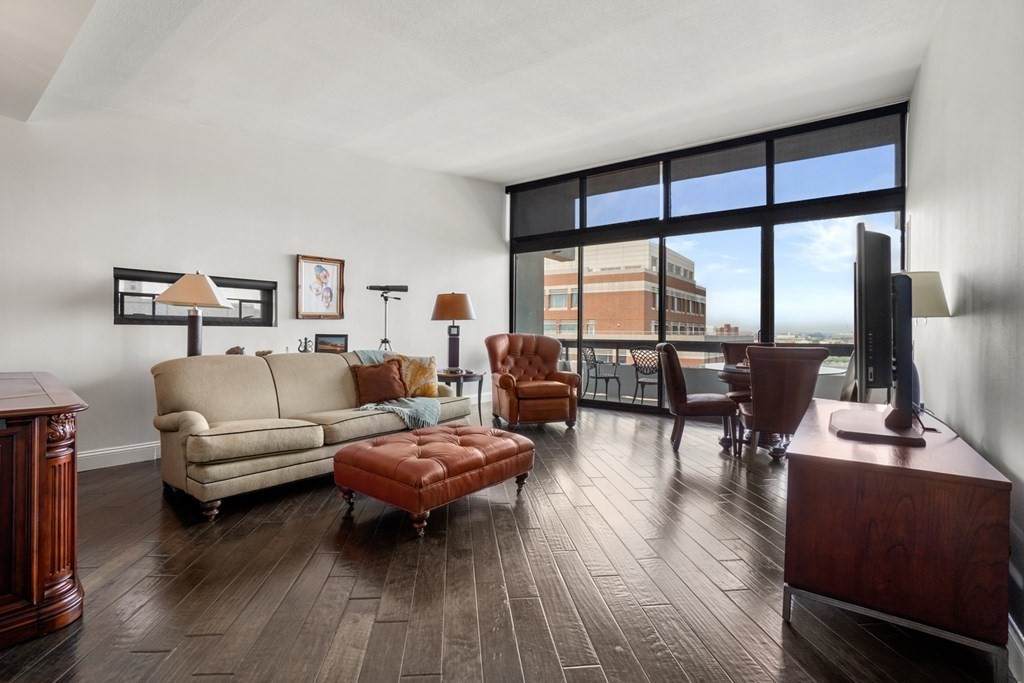 566 Commonwealth - Photo 1
