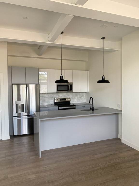 2 Derby Square - Photo 1