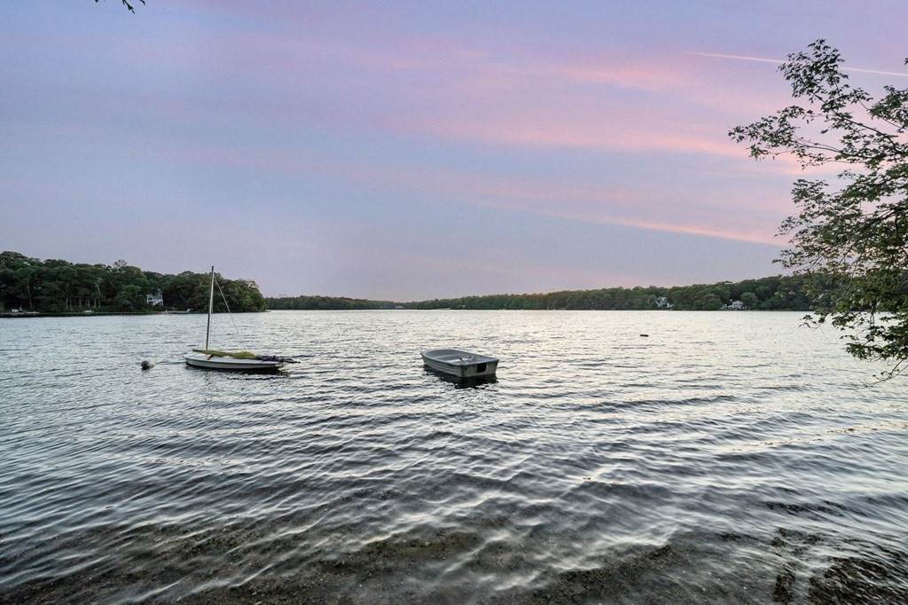 37 Lake Shore Dr - Photo 1