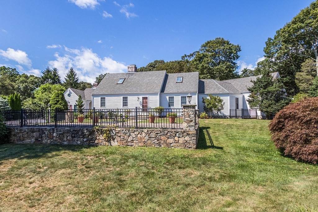 90 Colonial Way - Photo 1