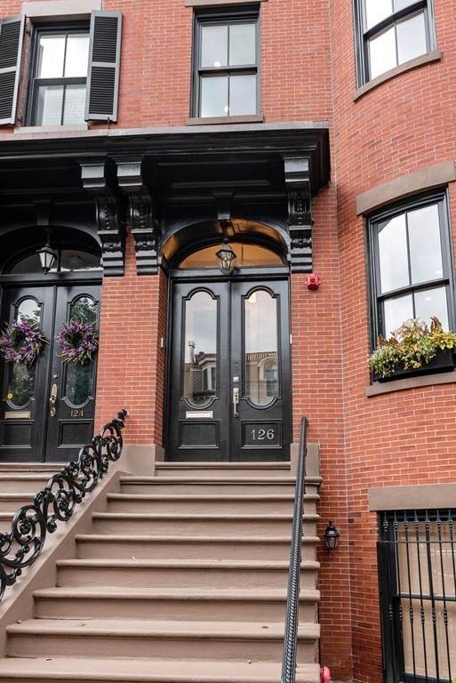 126 W Newton - Photo 1