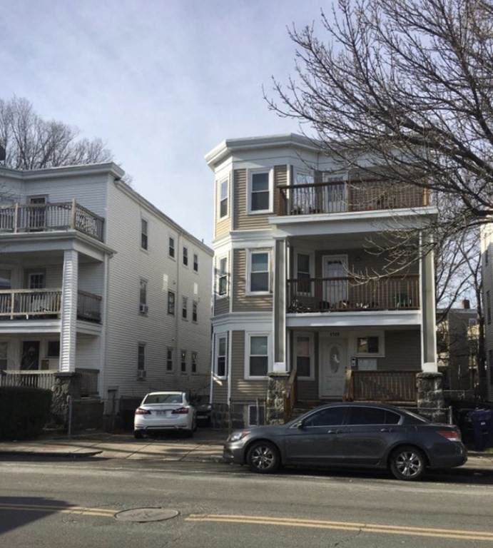 1745 Dorchester Ave - Photo 1