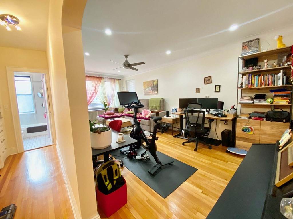137 Englewood - Photo 1