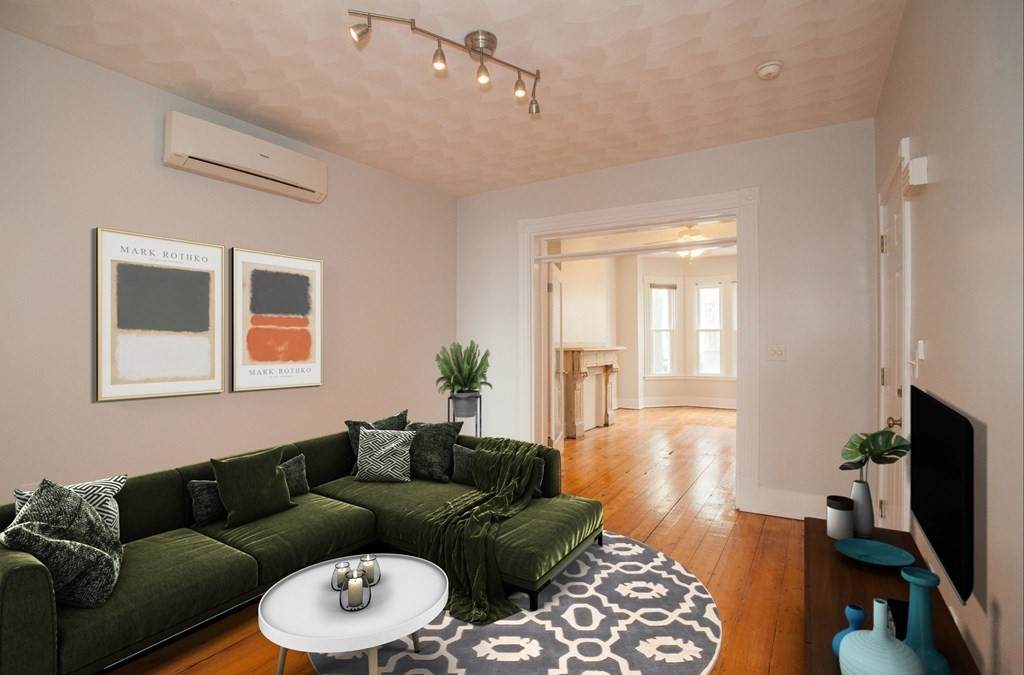 261 Webster St - Photo 1