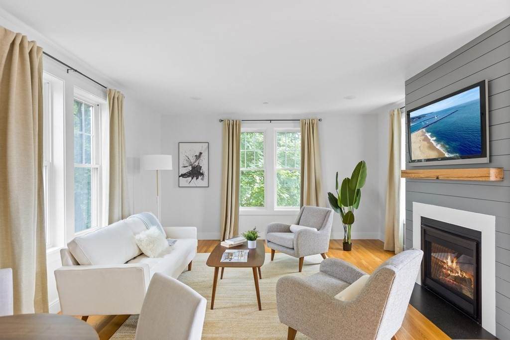 2064 Dorchester Ave - Photo 1