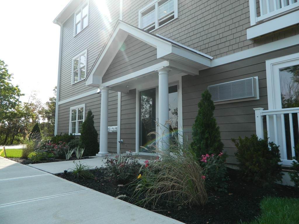 205 Elm St - Photo 1