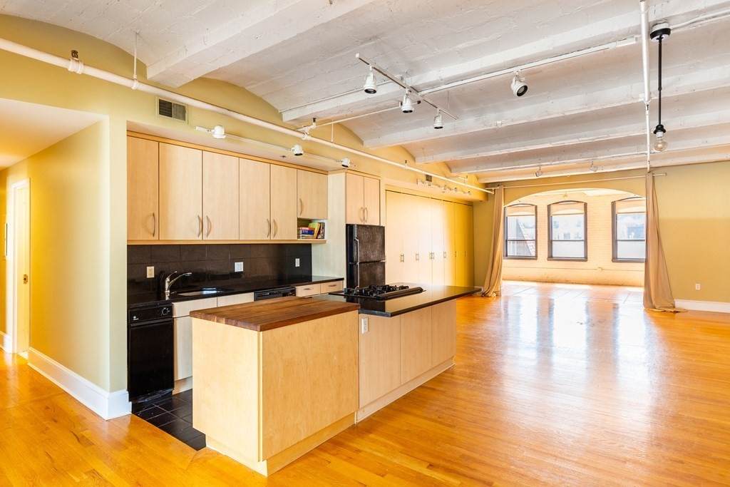121 Beach St - Photo 1