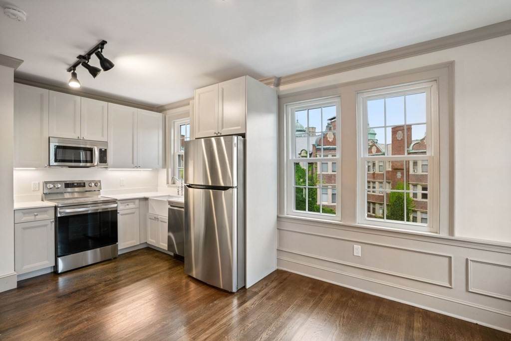 9 Dana St - Photo 1