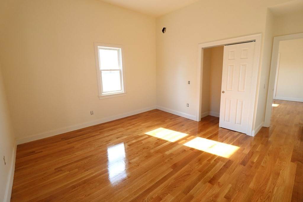 54 Walker St - Photo 1