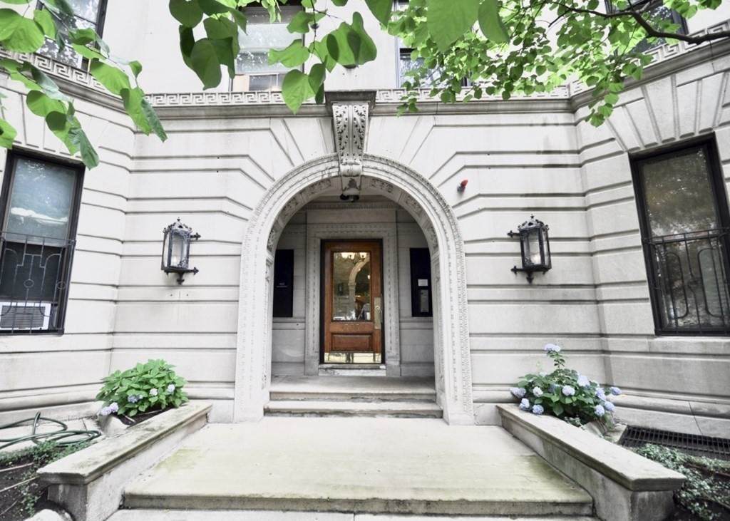 373 Commonwealth Ave - Photo 1