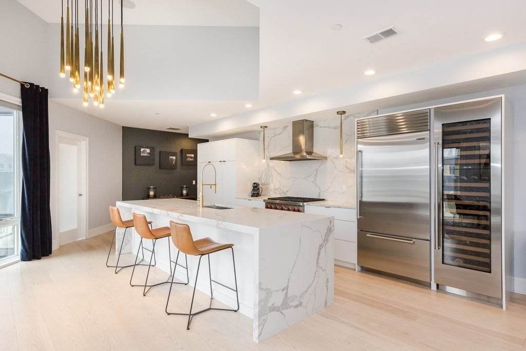 275 Old Colony Ave - Photo 1