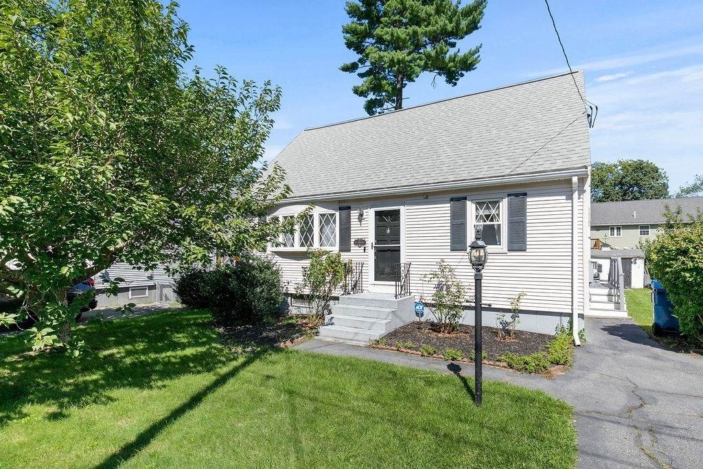 15 Pinegrove Ave - Photo 1