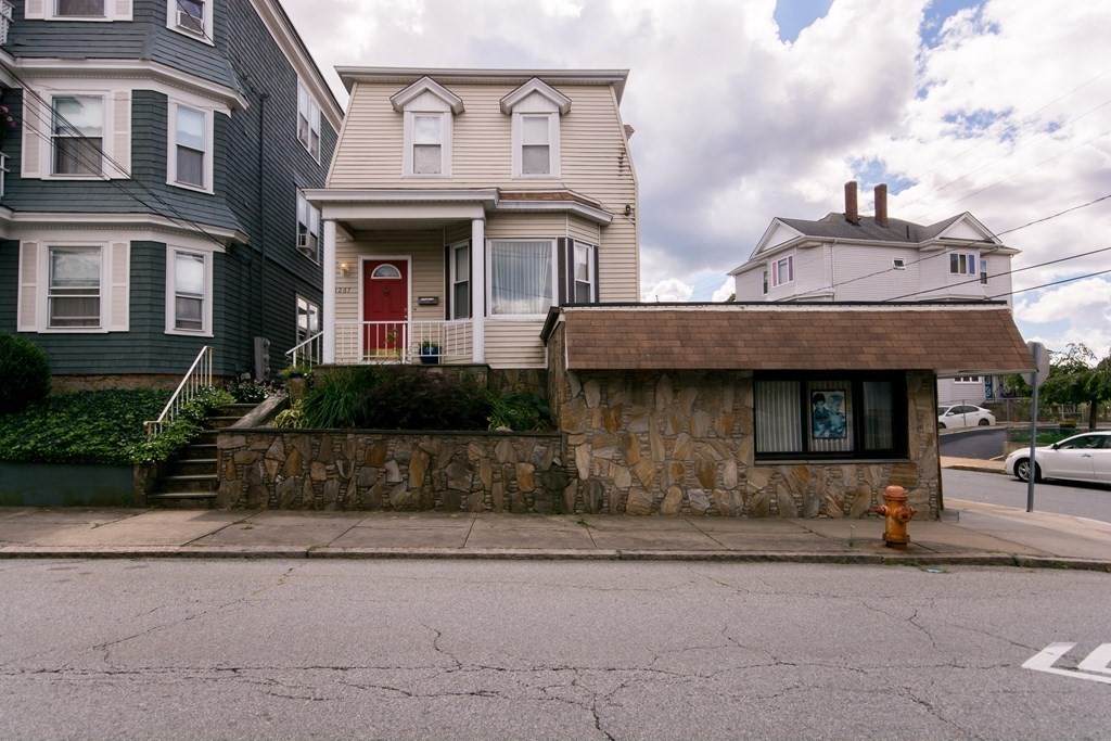1267 Globe St - Photo 1