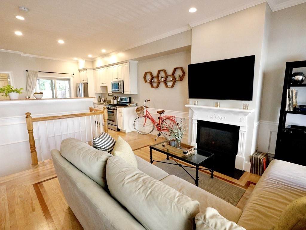 283 Bowen St - Photo 1