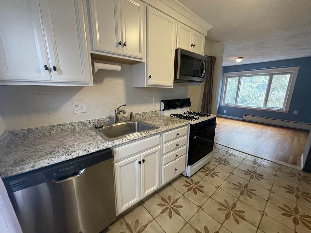 52 Raymond - Photo 1