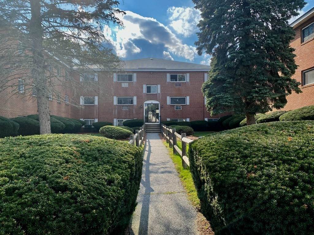 9 Glen Ave - Photo 1