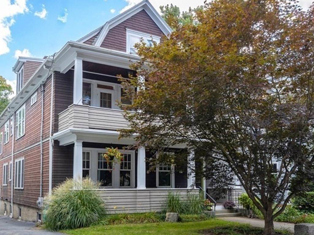 84 Davis Ave - Photo 1