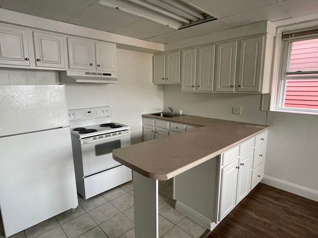 1020 Bennington - Photo 1