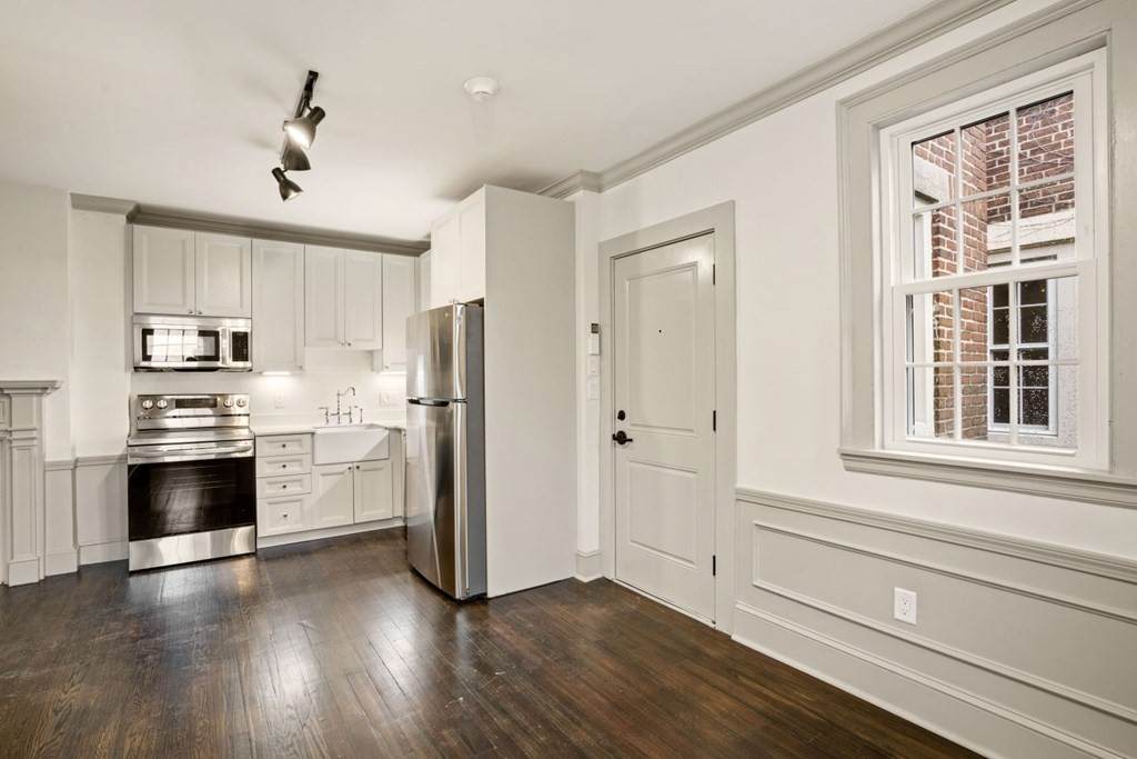 9 Dana St - Photo 1