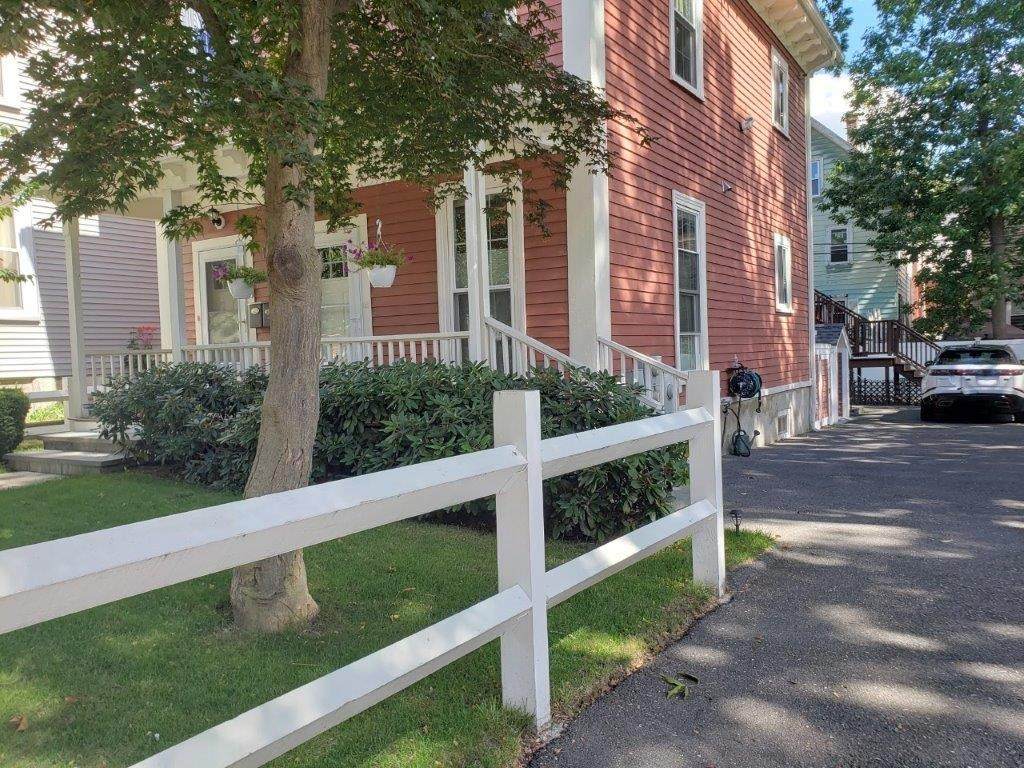 10 Rockland Ave - Photo 1
