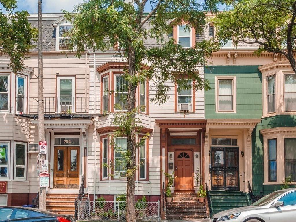 756 E Broadway - Photo 1