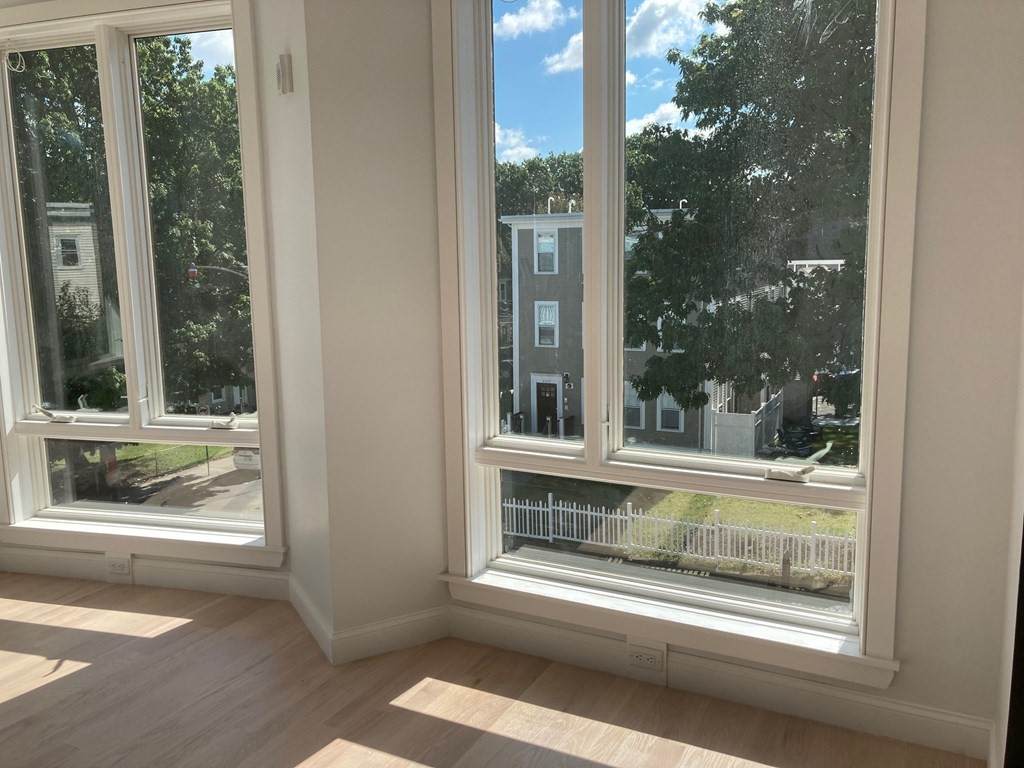 4383 Washington - Photo 1