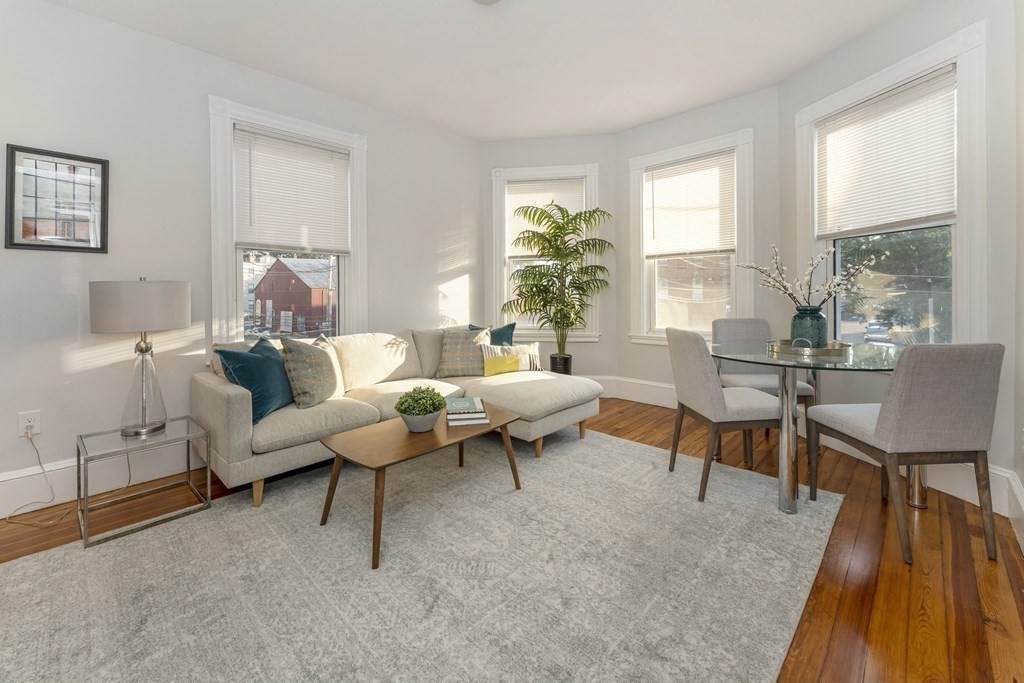 172 Boylston St - Photo 1
