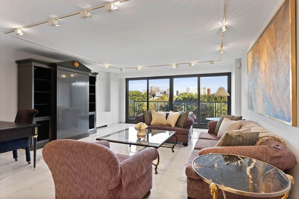 180 Beacon St - Photo 1