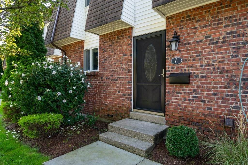 20 Lawrence Ave - Photo 1