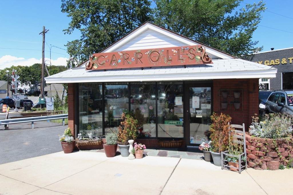 385 Cabot Street - Photo 1