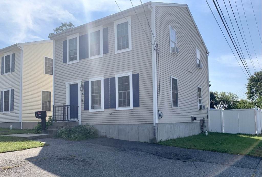 626 Broad St - Photo 1