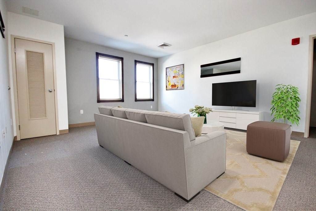 404 W 1St St - Photo 1