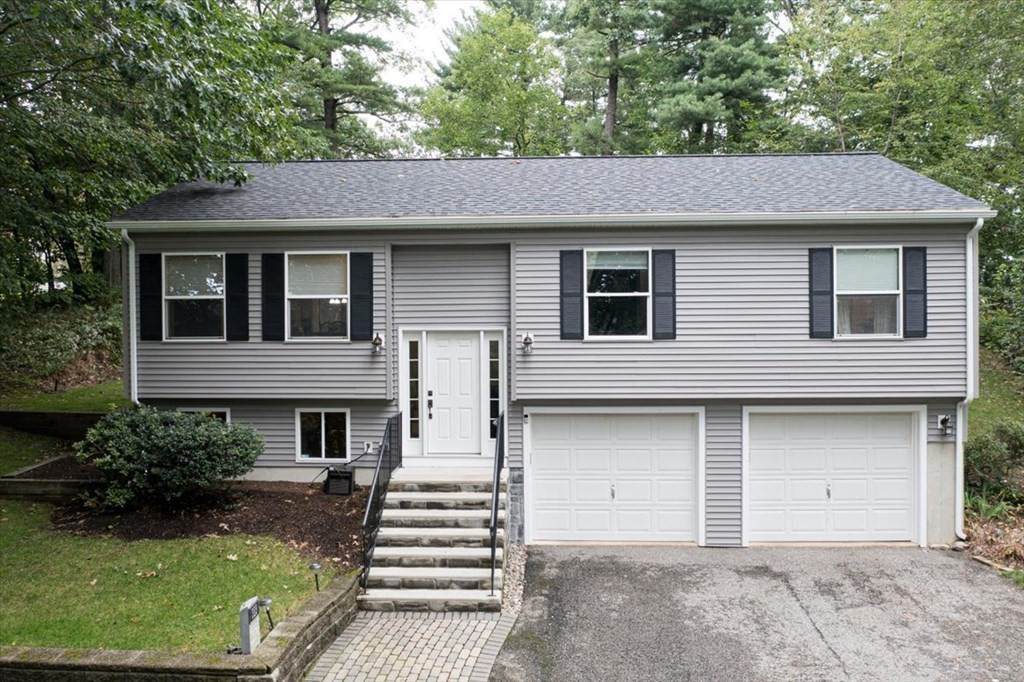 323 Hudson St - Photo 1